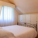 Villa Rolls - Porzione Di Villa Con Piscina,Giardino E Parcheggi